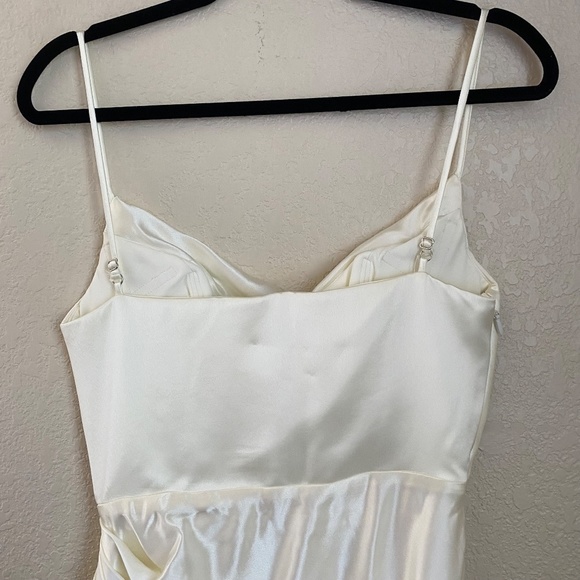 House of CB Reva Dress in Ivory satin size Medium NWOT white midi - Picture 9 of 17